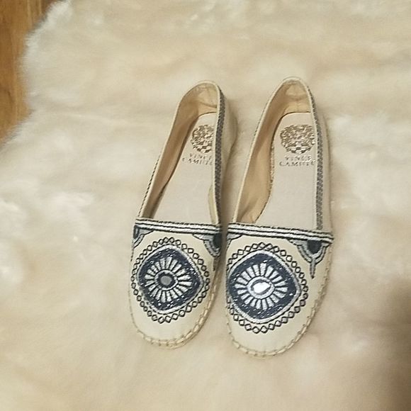 Vince Camuto slip-on shoes - Picture 2 of 7